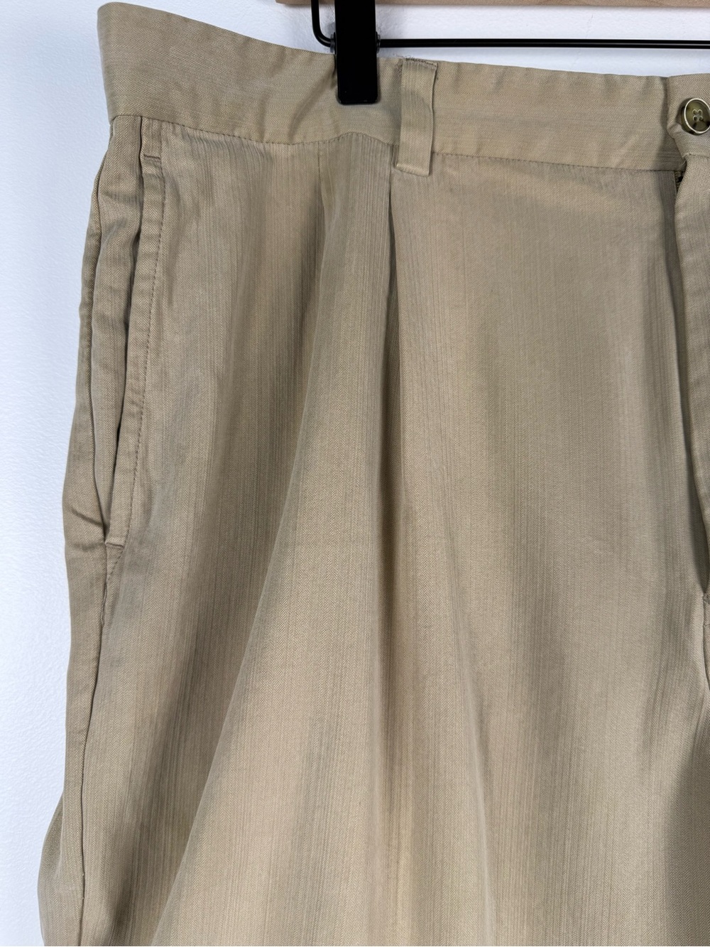 Tommy Bahama Bamboo Silk Men's Khaki Herringbone Flat Front Shorts - Picture 4 of 12